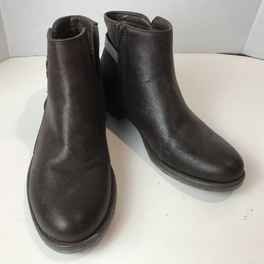 BARE TRAPS Buckle Strap Bootie US 8.5 EU 38.5